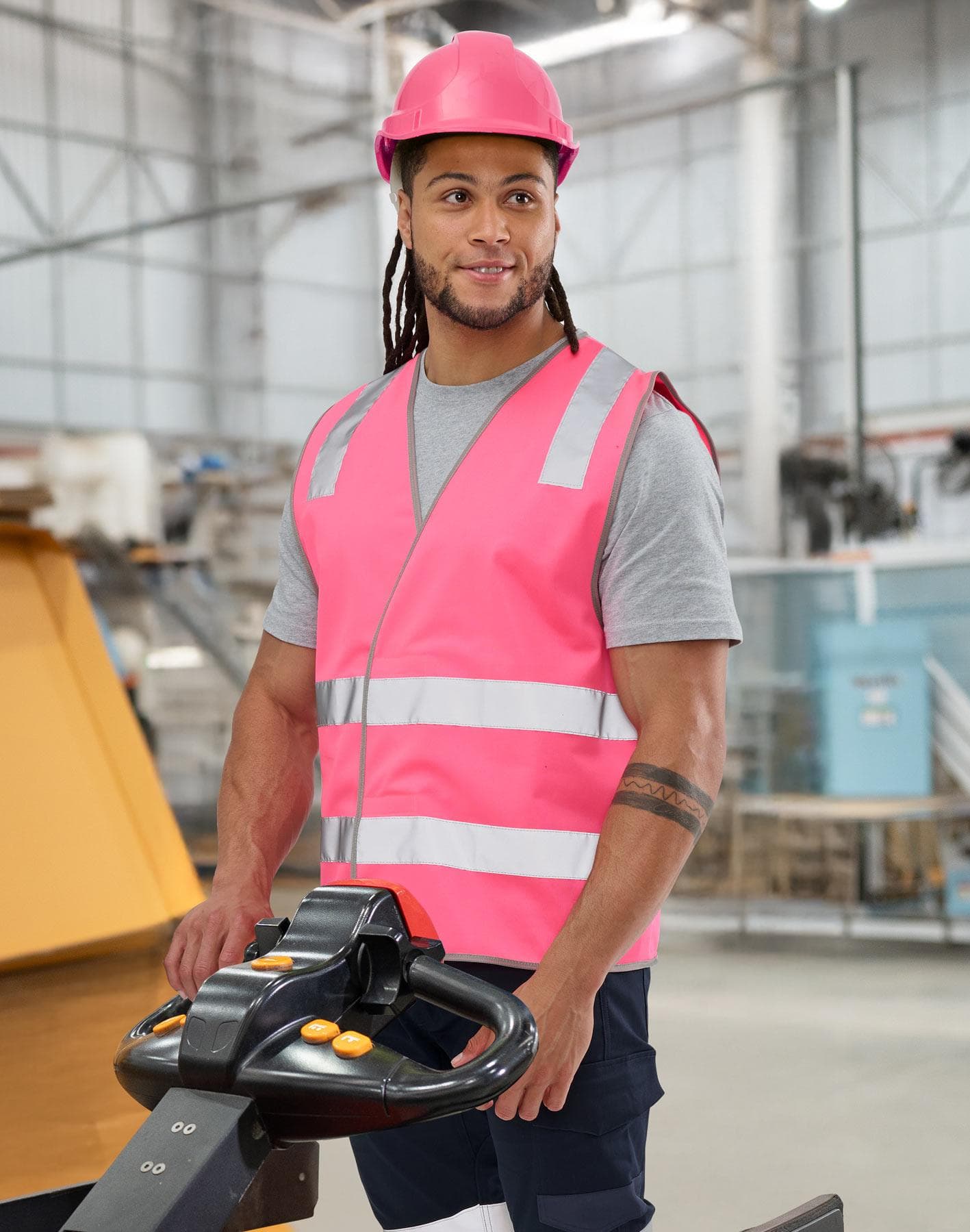 SW43 safety vest with shoulder tapes